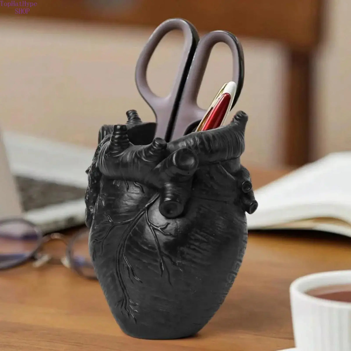 Gothic Anatomical Heart Design Resin Pen Holder - Freestanding Desk Organizer Tidy, High Material Quality Horror Enthusiast Decor, Distinctive Halloween Gift